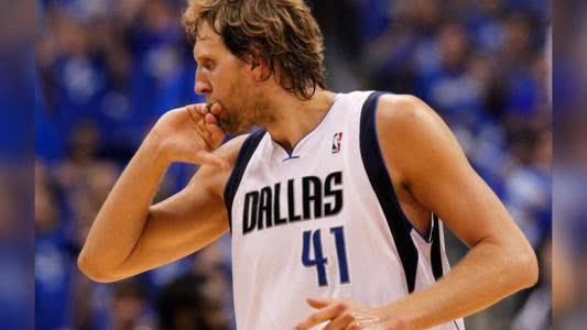 NBA-东契奇补时争议三分绝杀勇士，终结对手七连胜登顶西部引热议